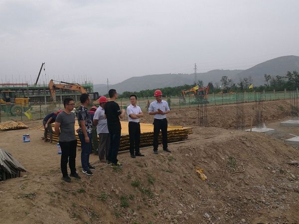 公司副总经理裴林虎带队对各在建项目进行节前安全生产大检查(图1)